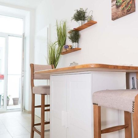 2 Rooms & Balcony - Top Location! Viena Exterior foto